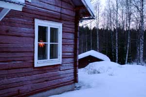 Julstjärna i fönstret i jennys Näsetstuga